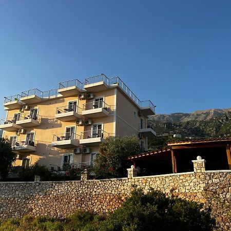 Season Inn Dhërmi Exterior foto