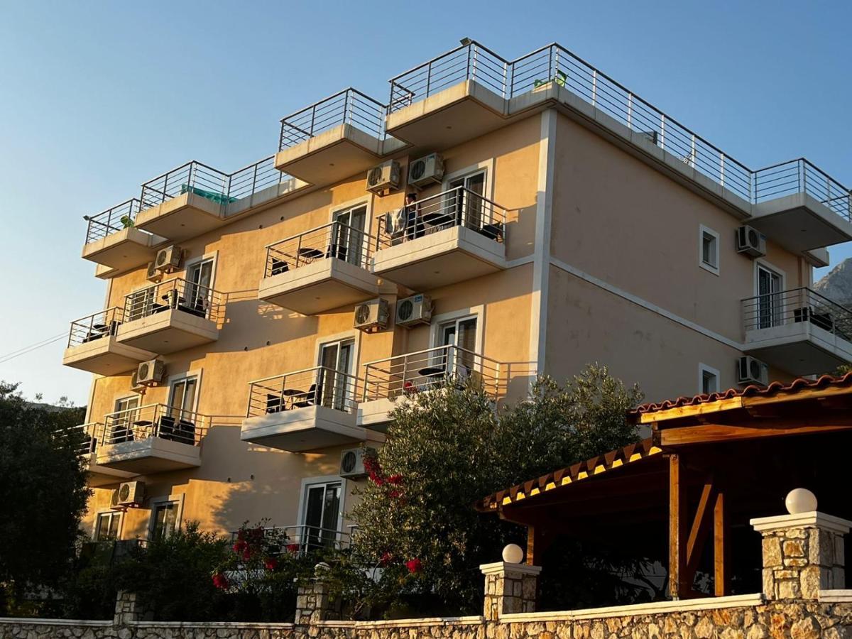 Season Inn Dhërmi Exterior foto