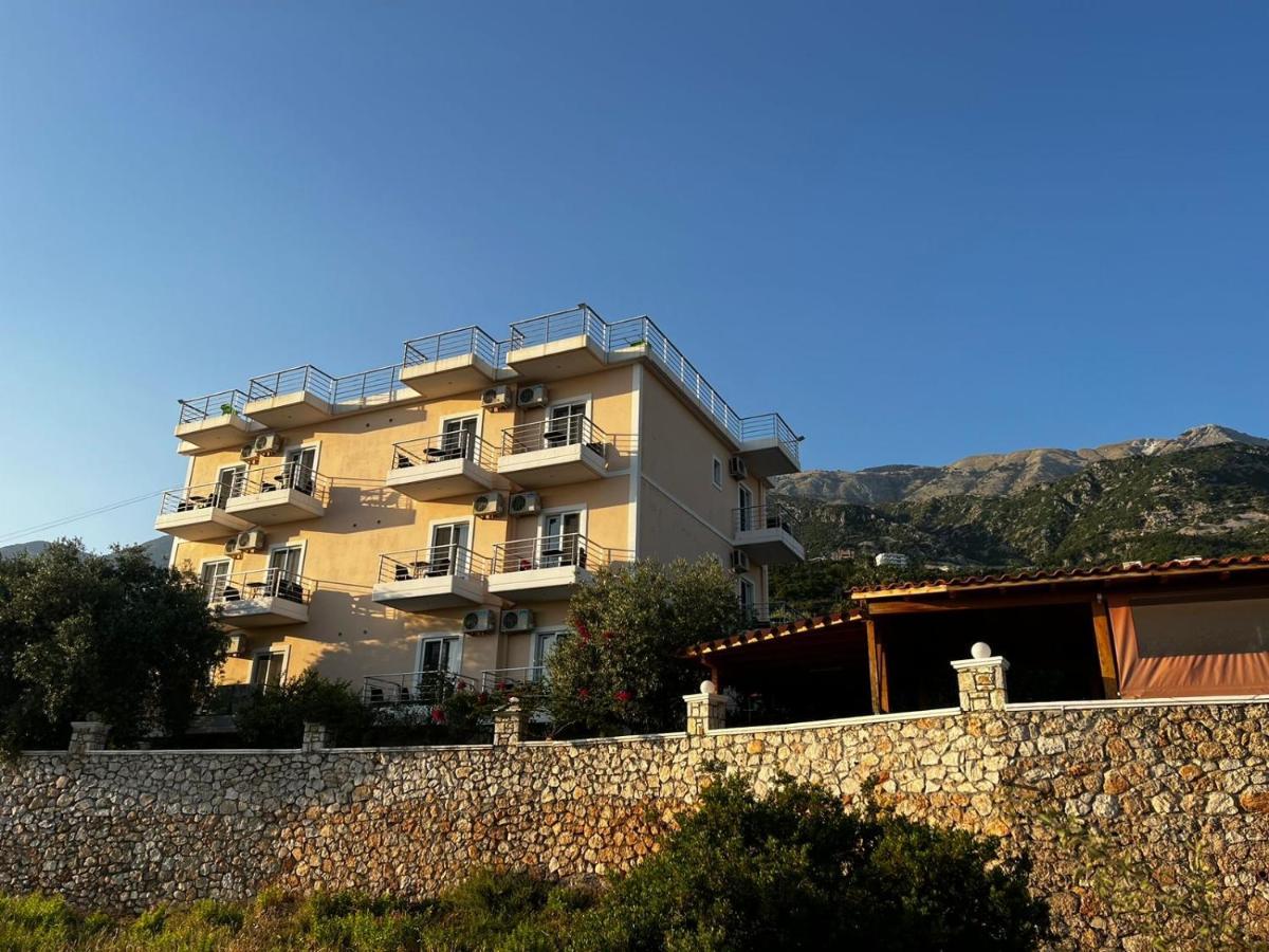 Season Inn Dhërmi Exterior foto