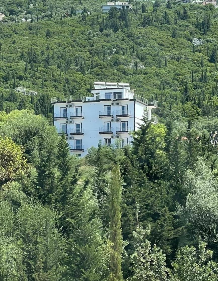 Season Inn Dhërmi Exterior foto