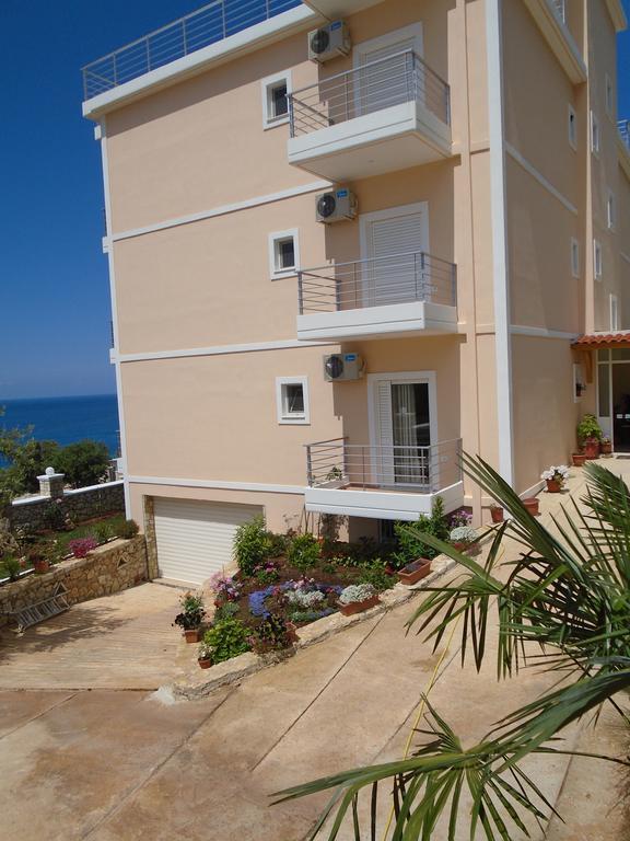 Season Inn Dhërmi Exterior foto